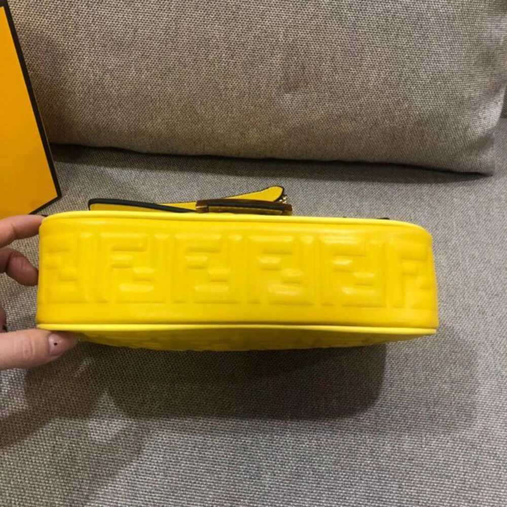Fendi Baguette Chain Midi Comfortable 3130