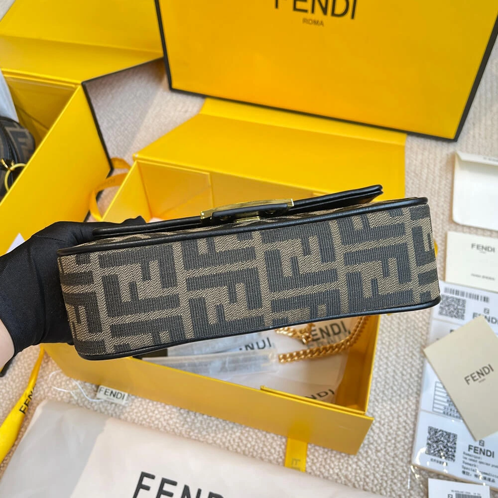 Fendi Baguette Chain Midi Stylish 3129