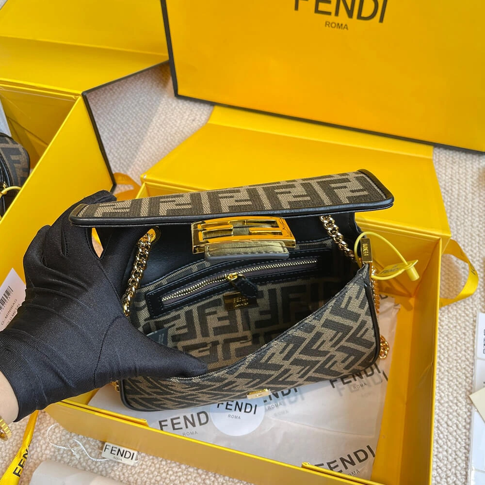 Fendi Baguette Chain Midi Stylish 3129