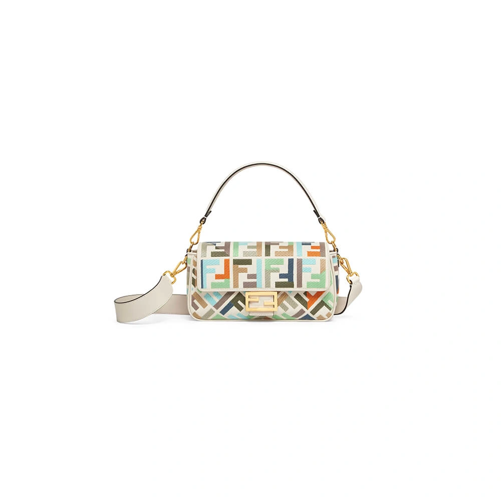 Effortless Fendi Baguette 3076