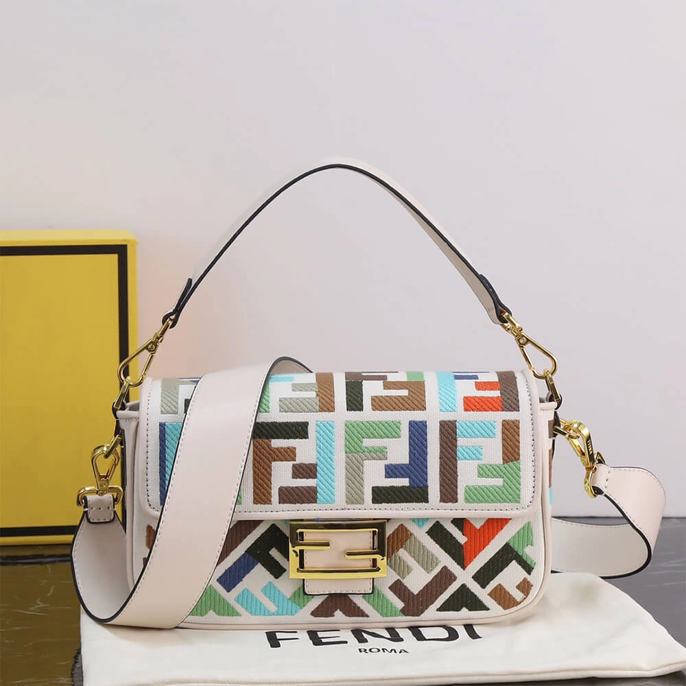 Effortless Fendi Baguette 3076