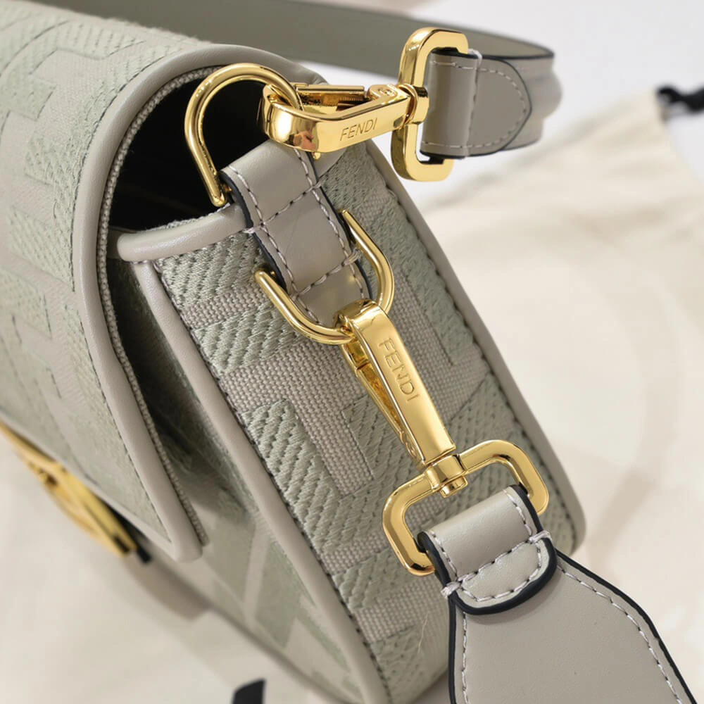 Practical Fendi Baguette 3093