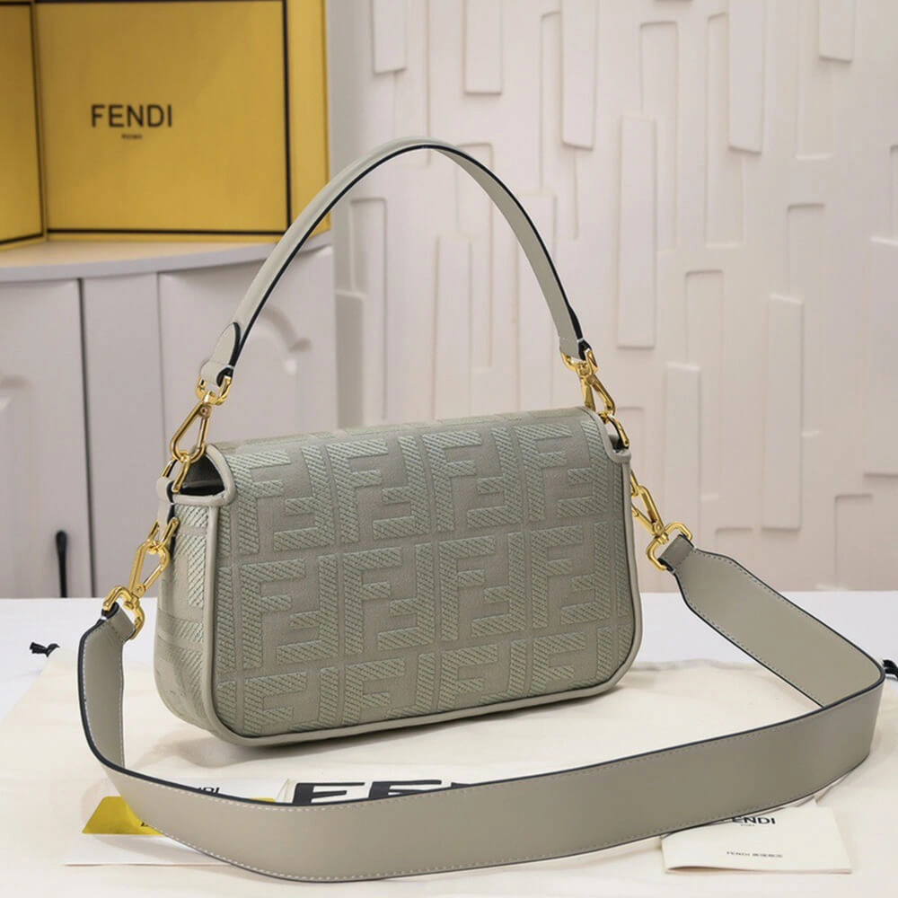 Practical Fendi Baguette 3093