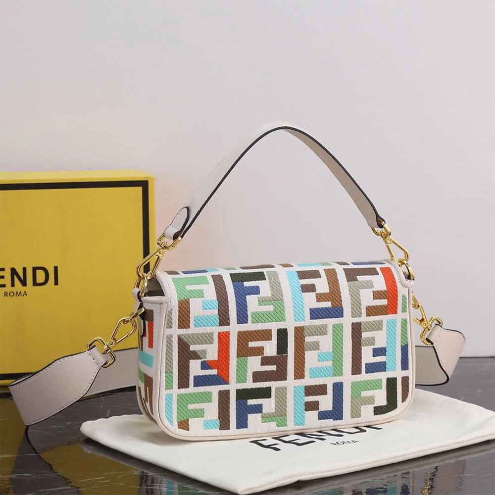 Effortless Fendi Baguette 3076