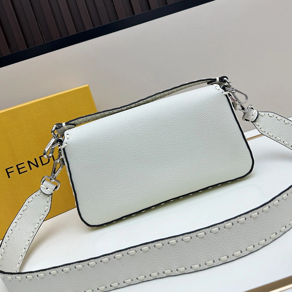 Fendi Baguette Effortless 3058