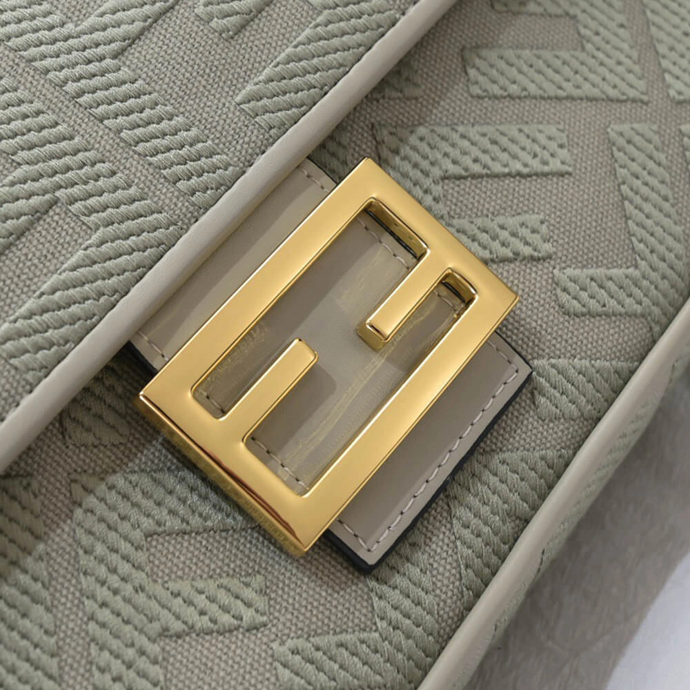 Practical Fendi Baguette 3093