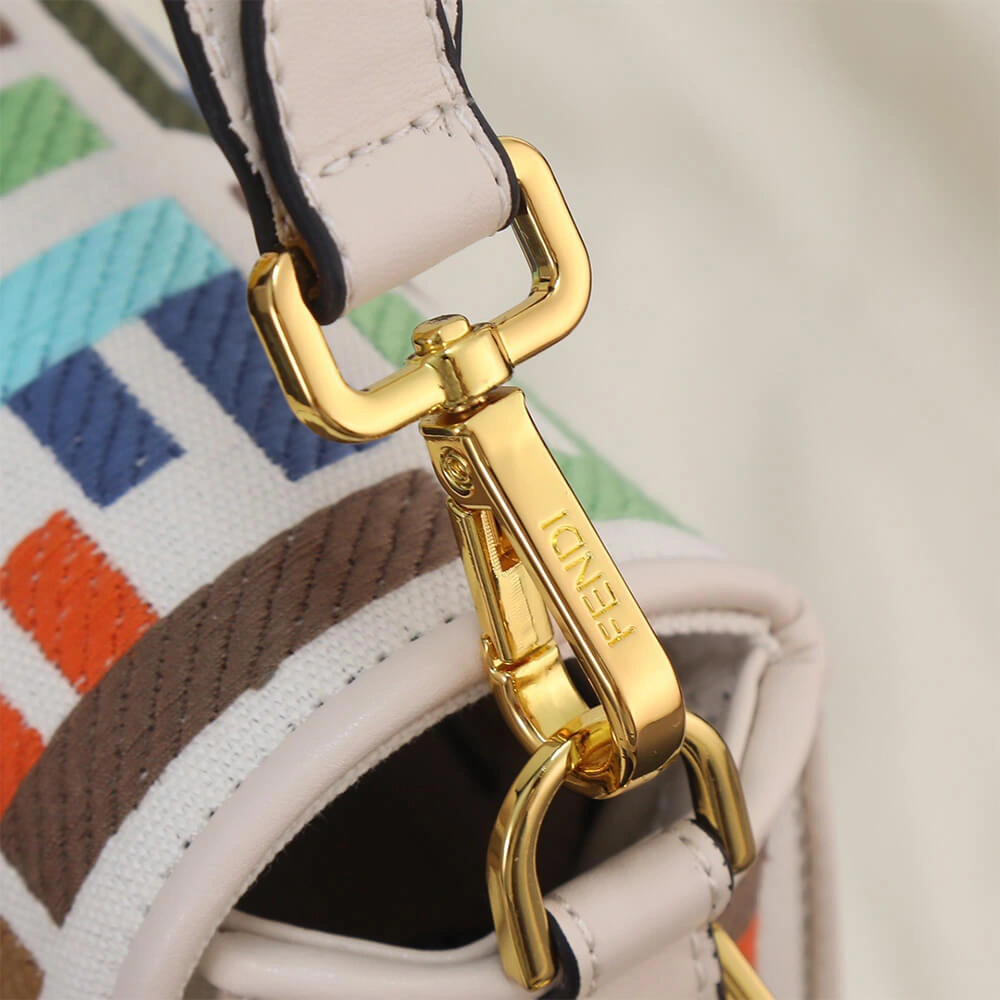 Effortless Fendi Baguette 3076