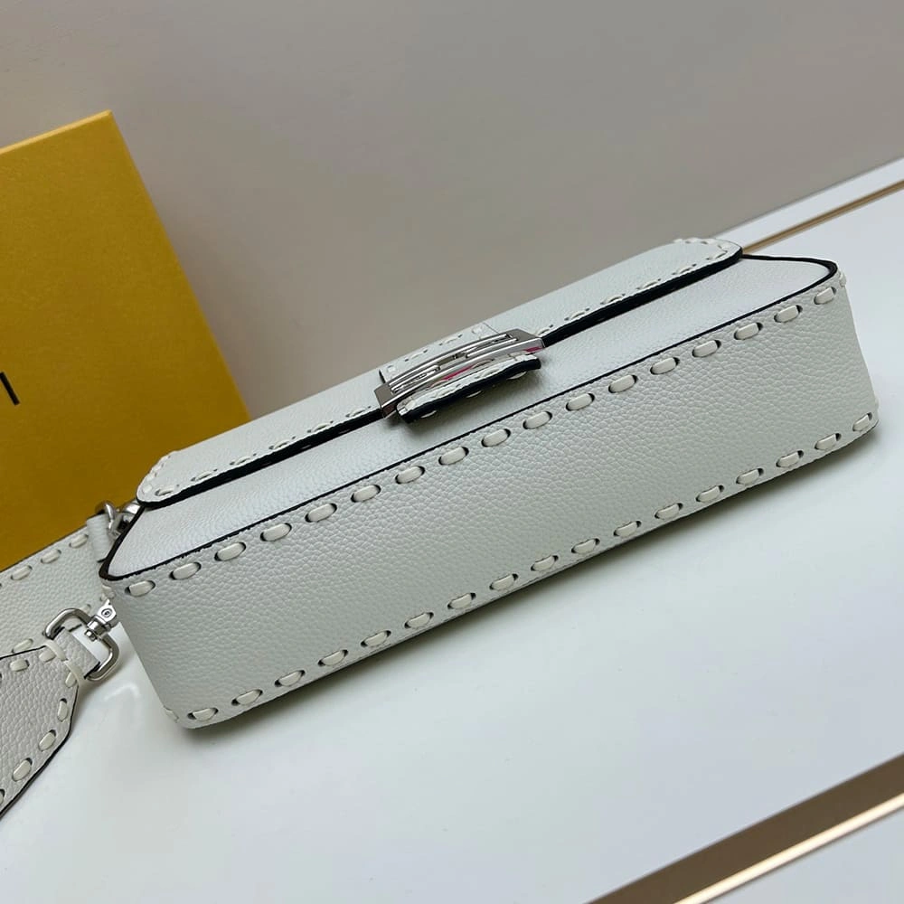 Fendi Baguette Effortless 3058