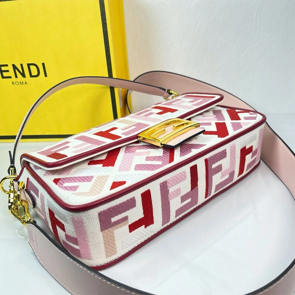 Fendi Baguette Stylish 3089