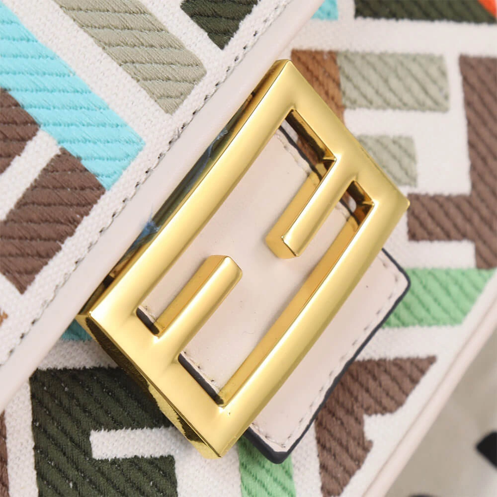 Effortless Fendi Baguette 3076