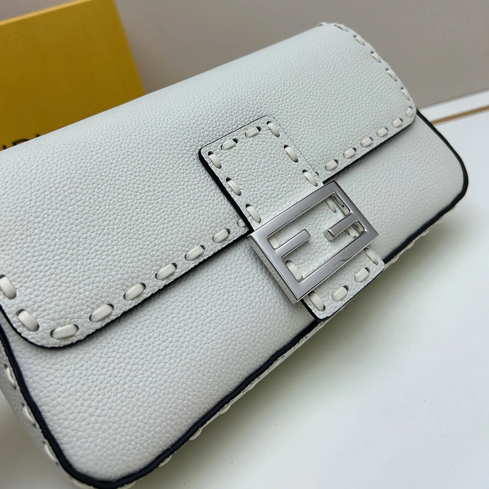 Fendi Baguette Effortless 3058