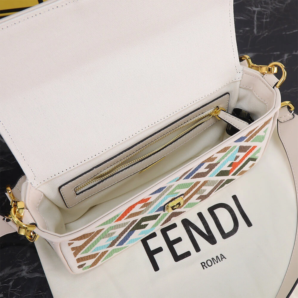 Effortless Fendi Baguette 3076