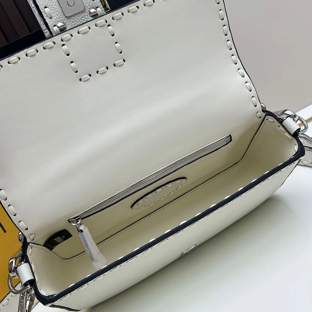 Fendi Baguette Effortless 3058