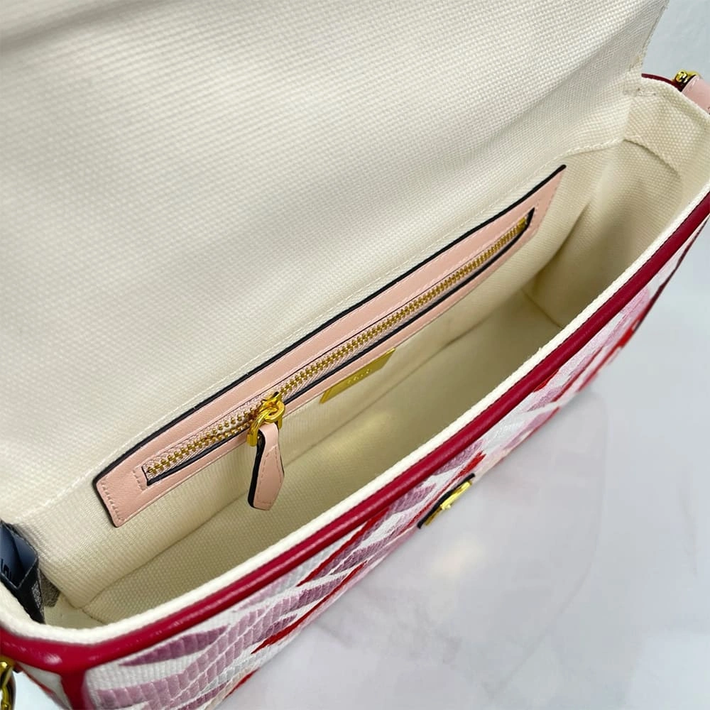 Fendi Baguette Stylish 3089