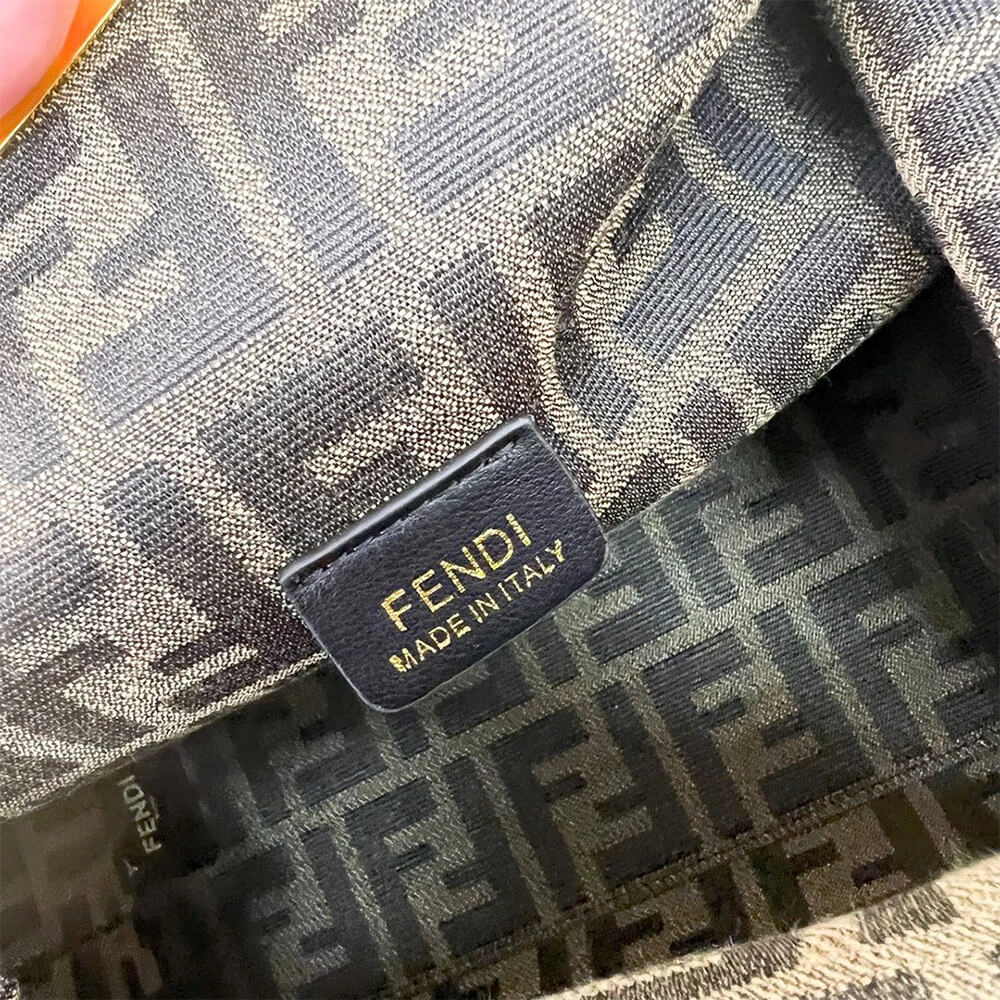 Fendi First Medium Casual 3161