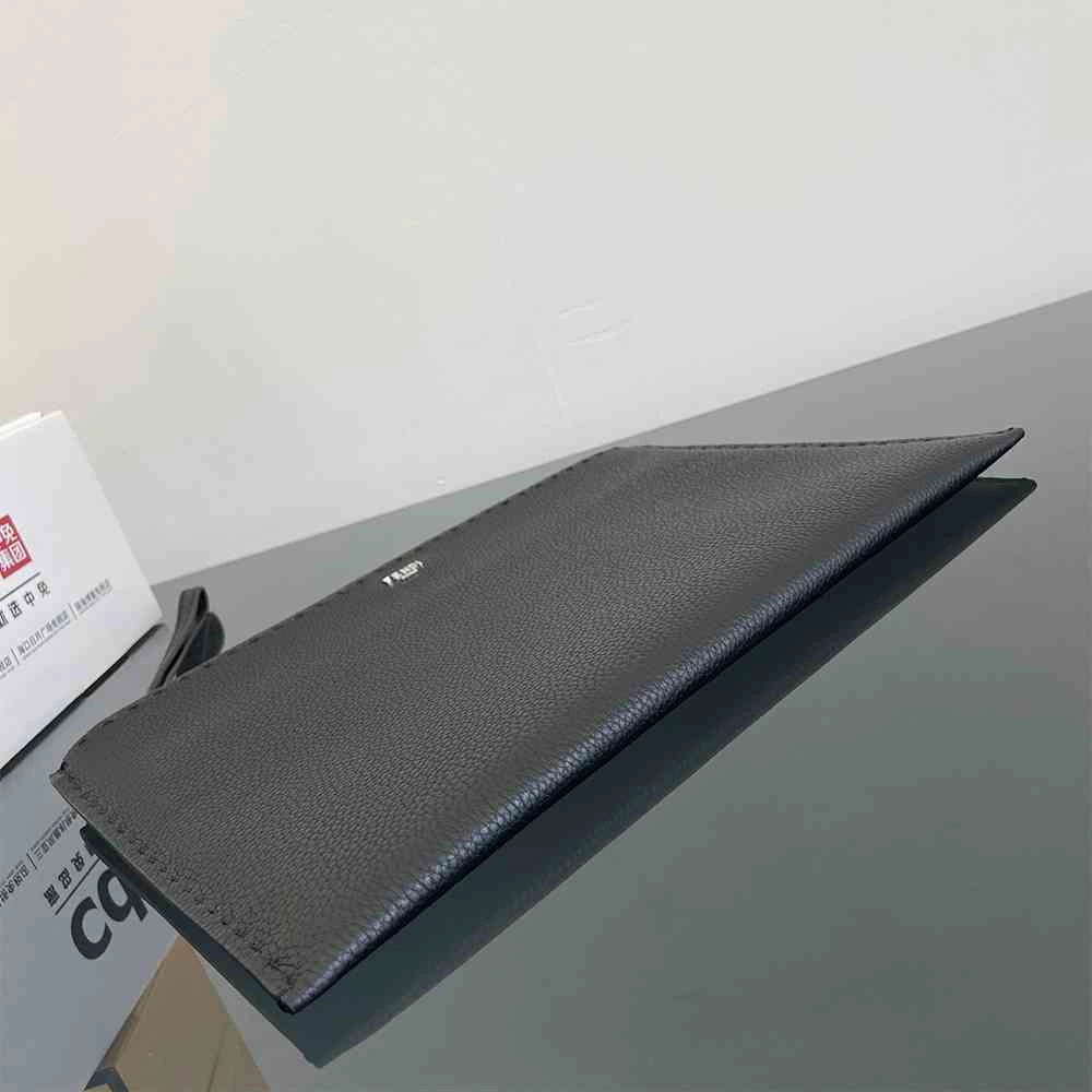 Durable Fendi Selleria Flat Pouch Medium 3056