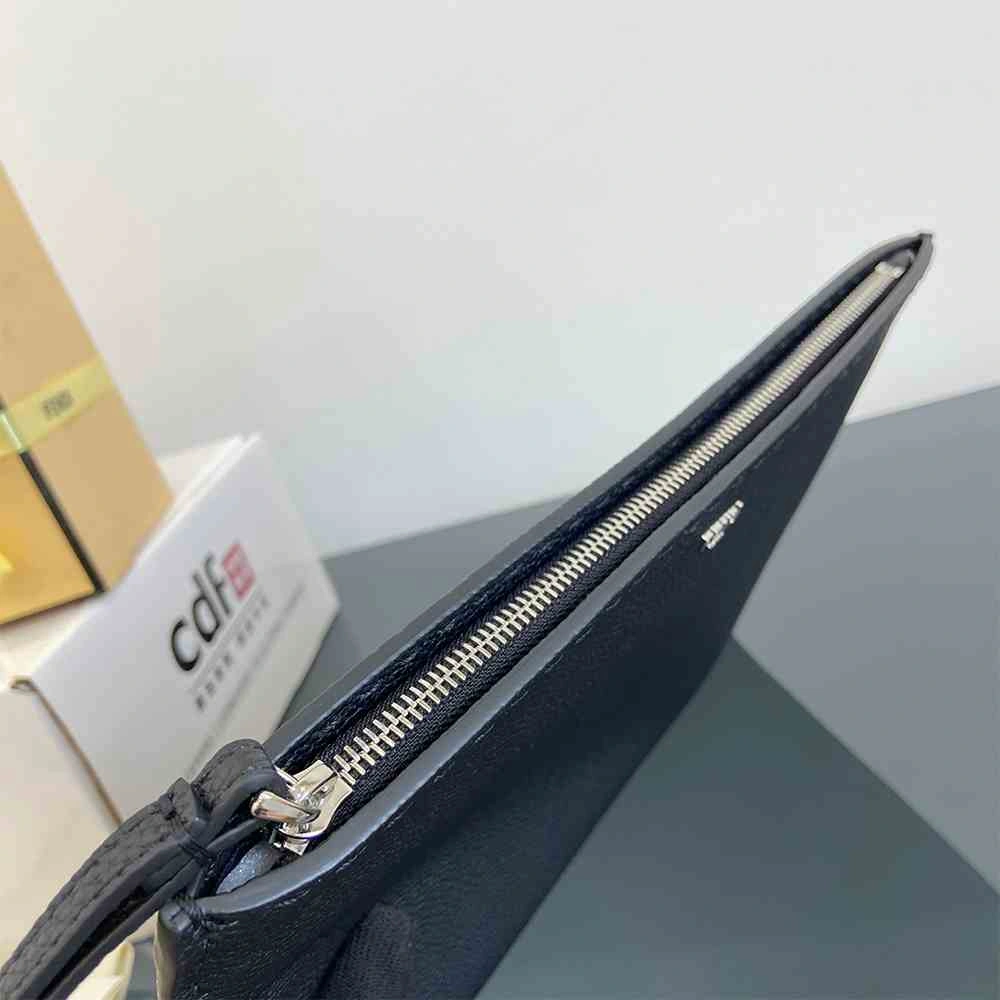 Durable Fendi Selleria Flat Pouch Medium 3056