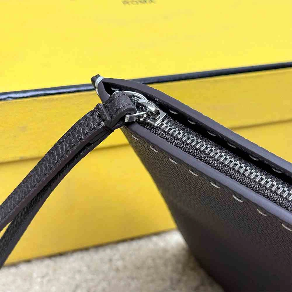 FlexibleFit Fendi Selleria Flat Pouch Medium 3141