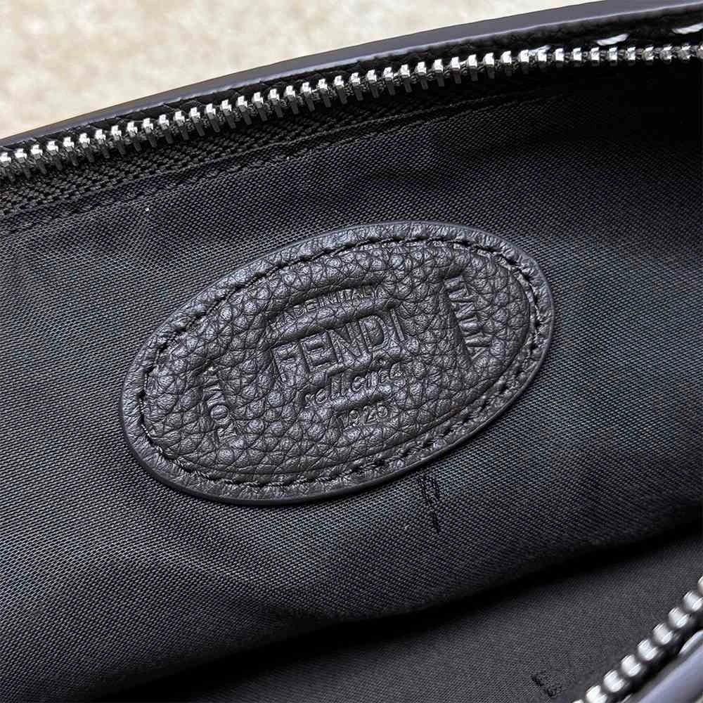 FlexibleFit Fendi Selleria Flat Pouch Medium 3141