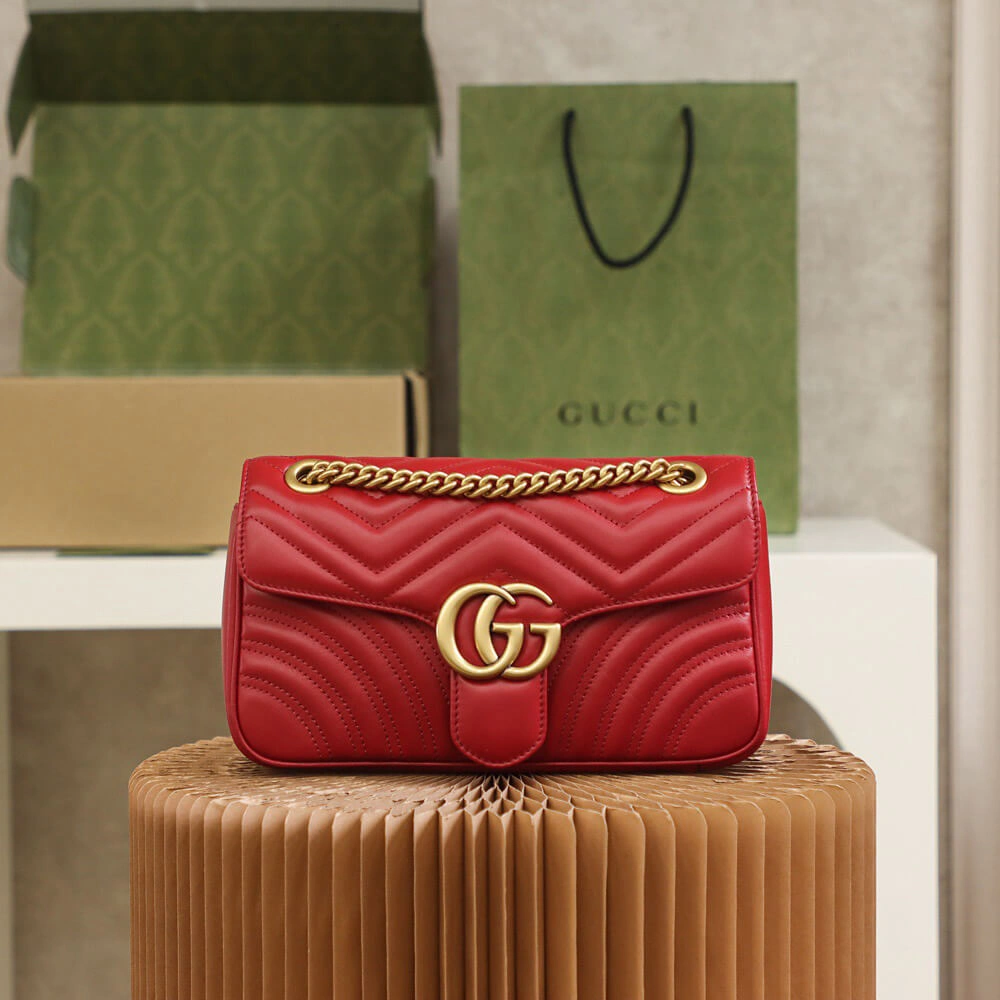 Cozy GG Marmont small matelasse shoulder bag 1158