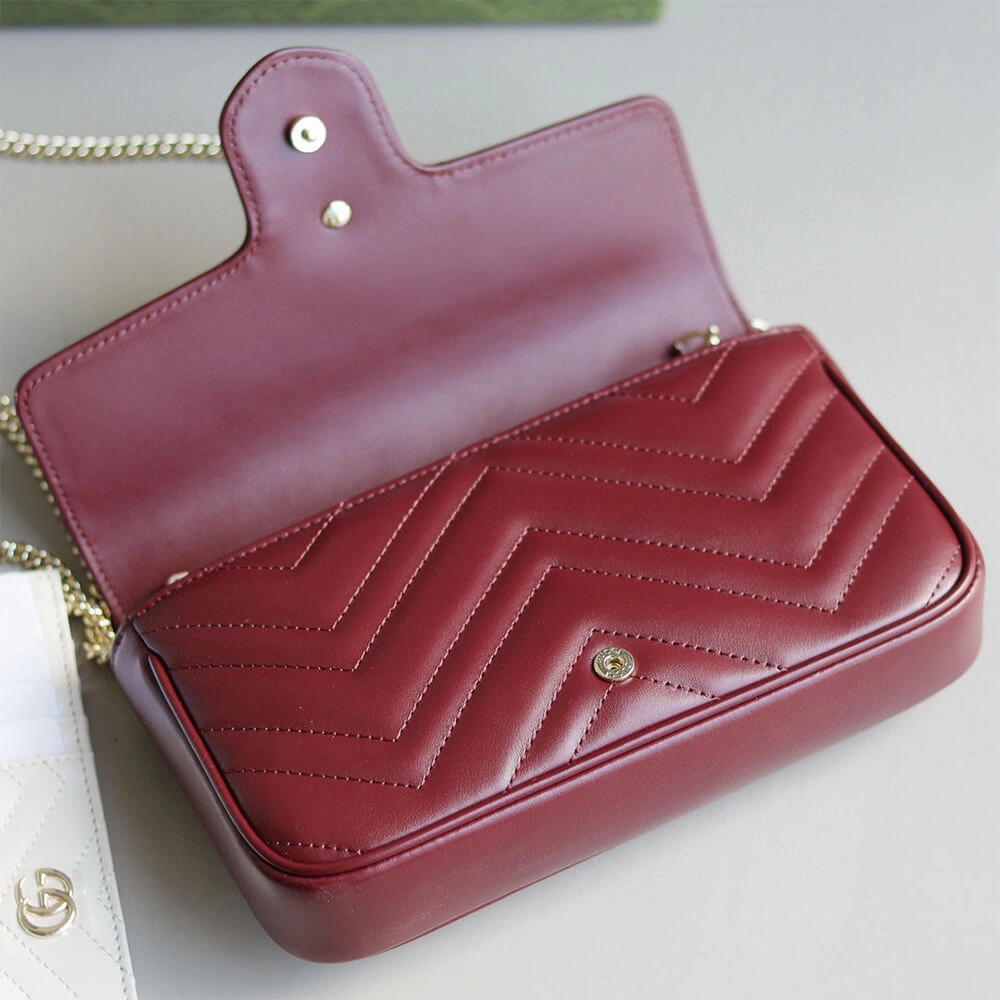 GG Marmont small shoulder bag Resilient 979