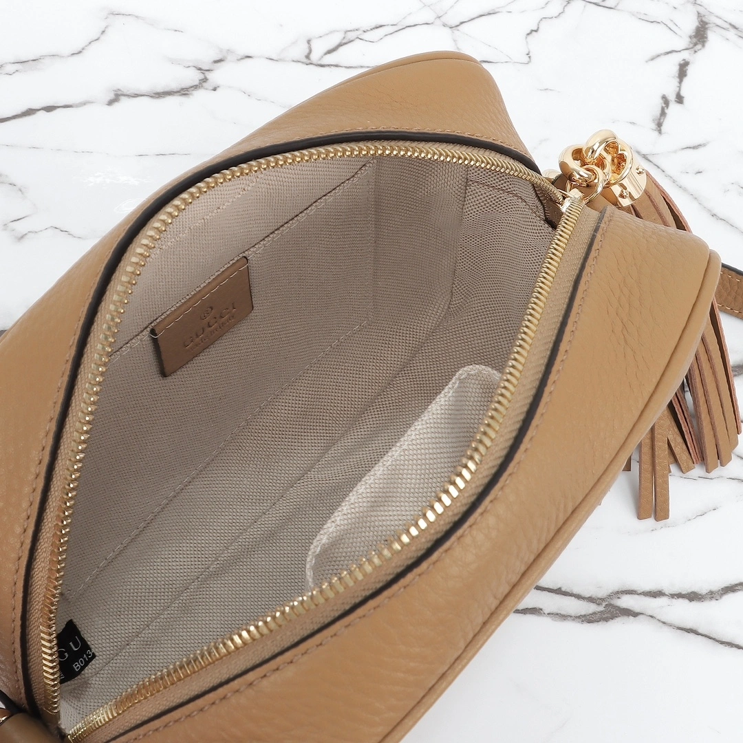 EyeCatching GG Pebbled Calfskin Small Soho Disco Bag 1038