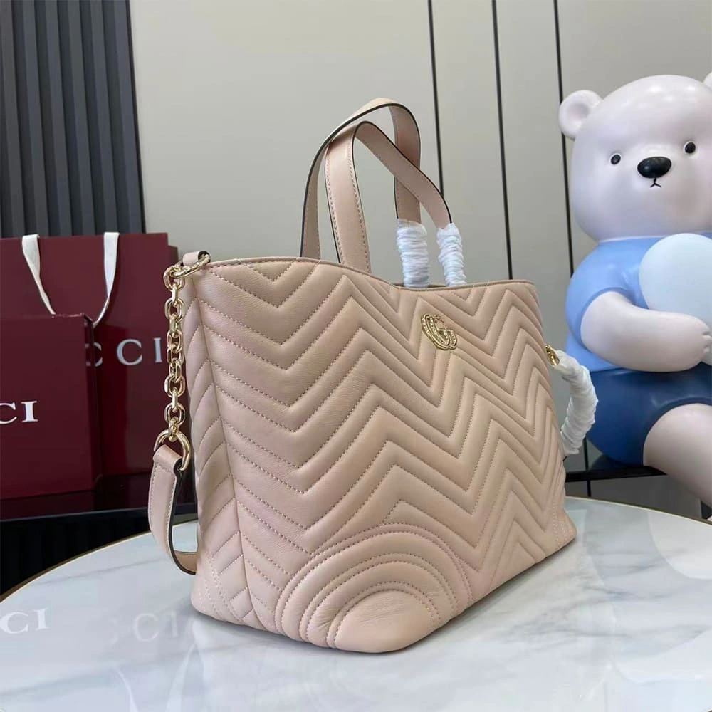 Lightweight Gucci Betty medium tote bag 968