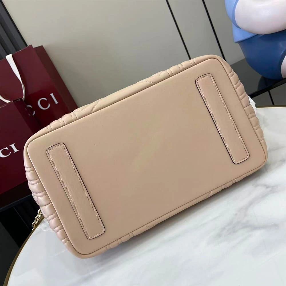 Lightweight Gucci Betty medium tote bag 968