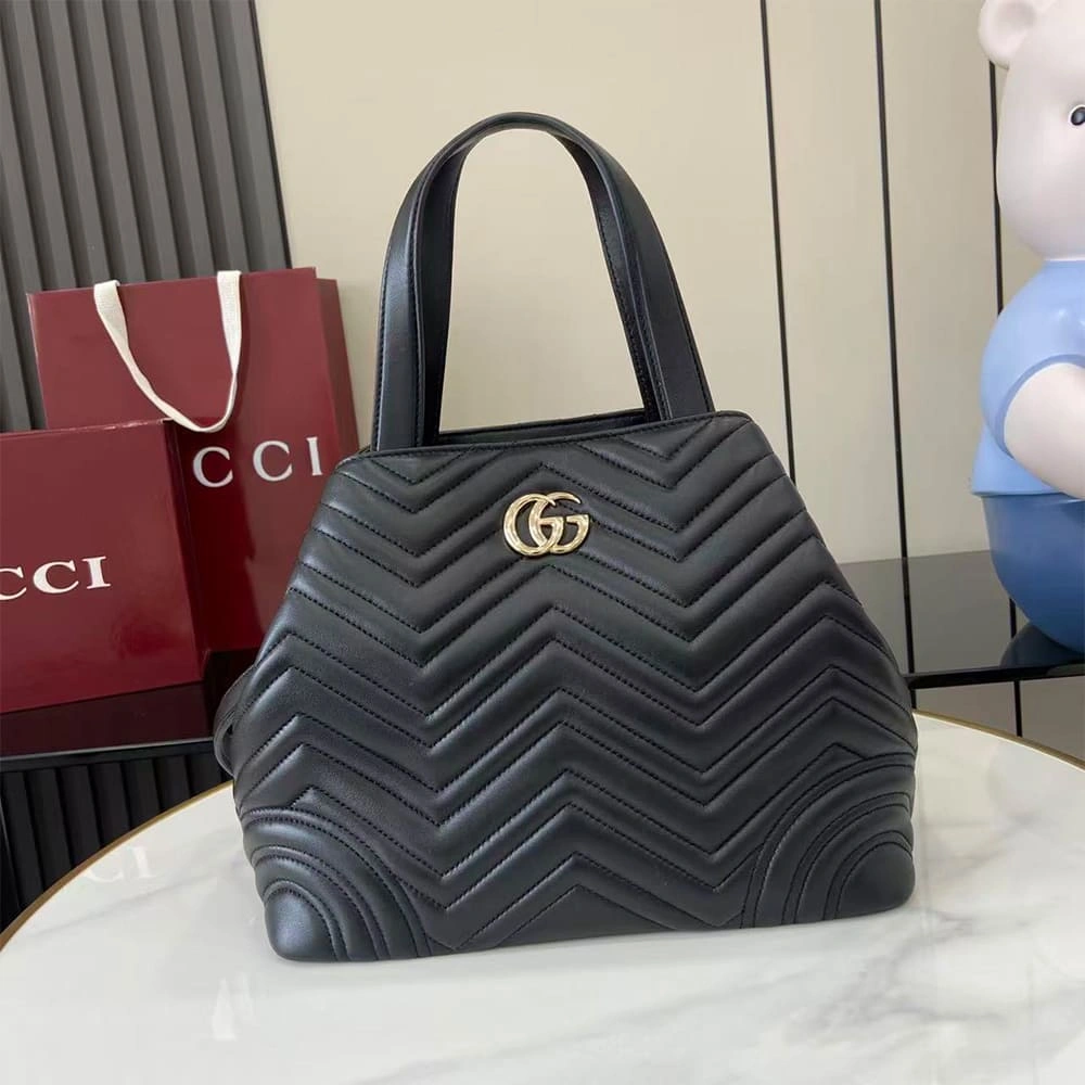 Elegant Gucci Betty medium tote bag 992