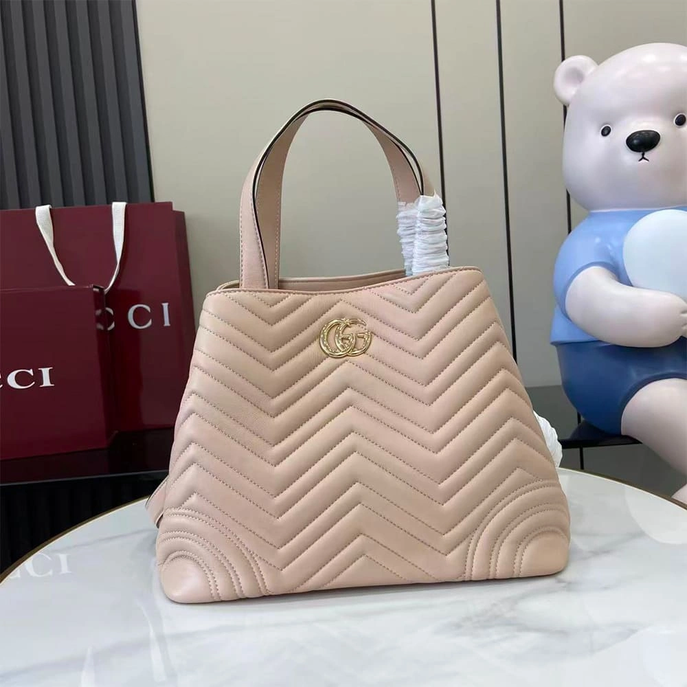 Lightweight Gucci Betty medium tote bag 968