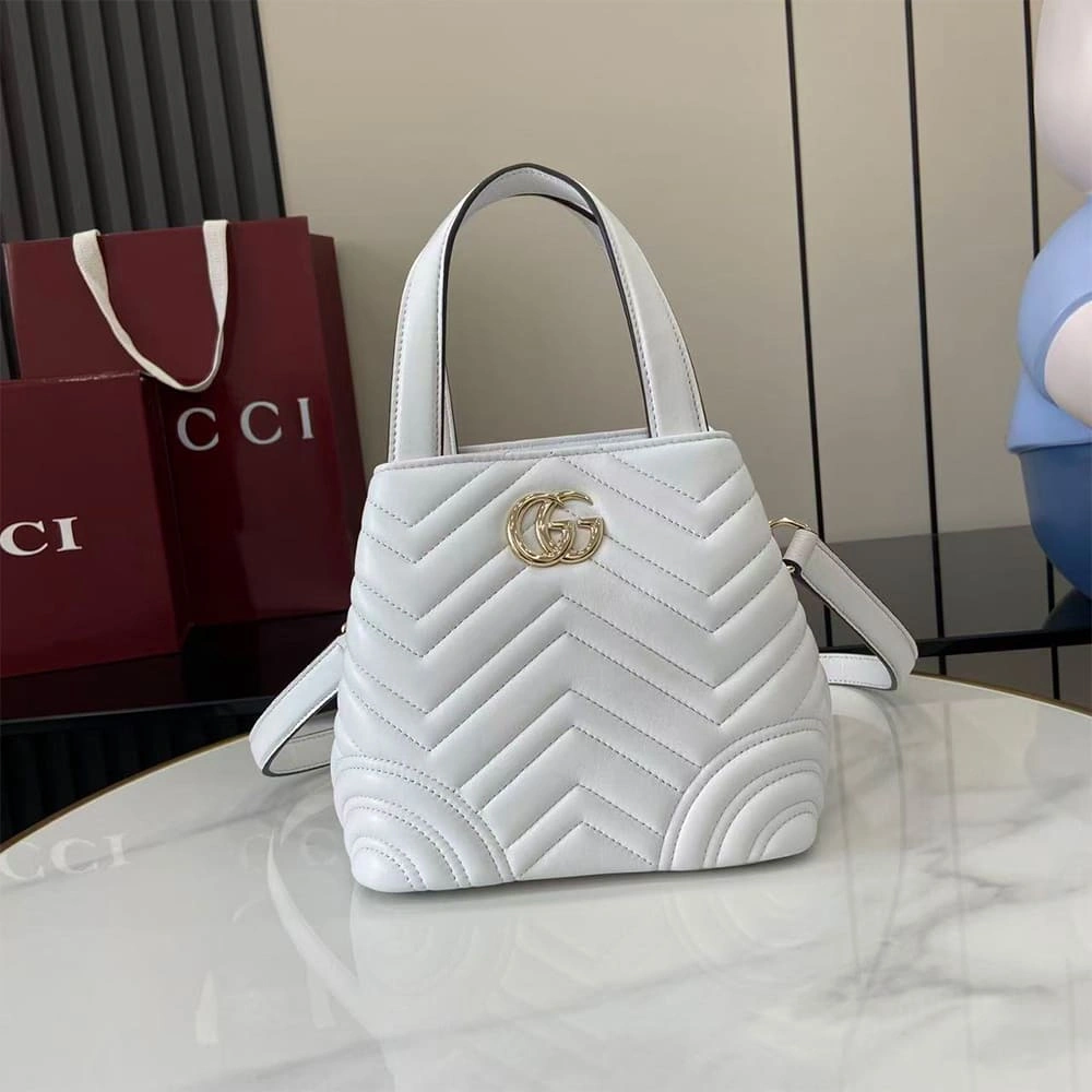 Vibrant Gucci Betty small tote bag 952