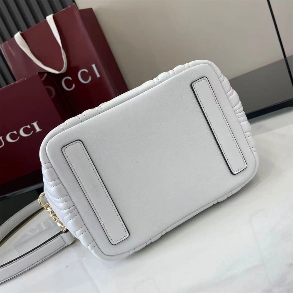 Vibrant Gucci Betty small tote bag 952