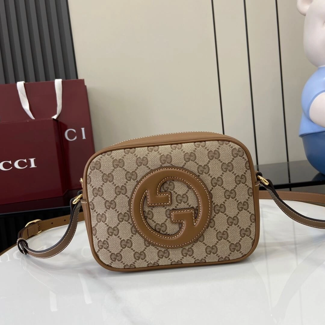Sporty Gucci Blondie mini shoulder bag 1040