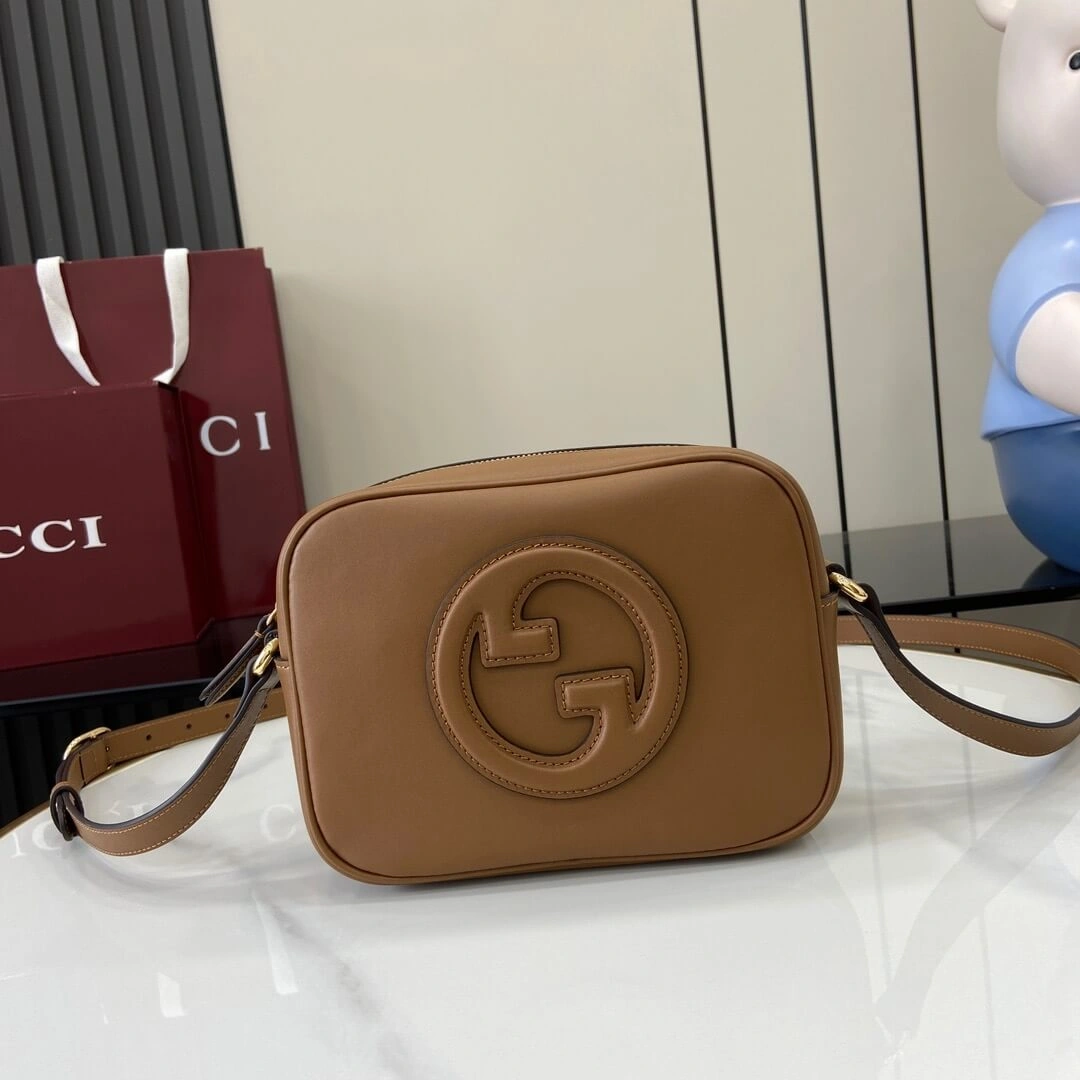 Sleek Gucci Blondie mini shoulder bag 1051