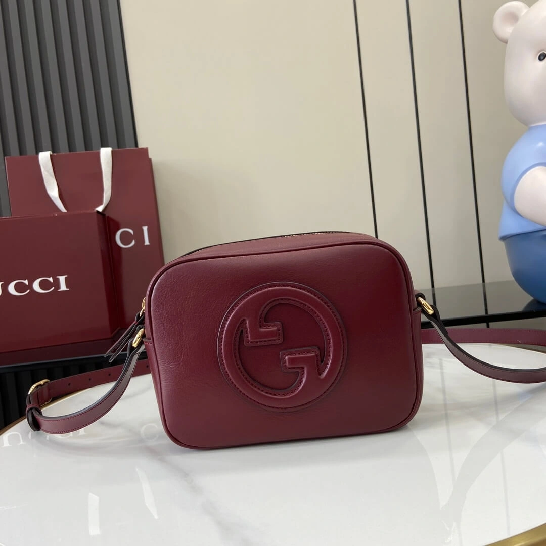 Bold Gucci Blondie mini shoulder bag 1058