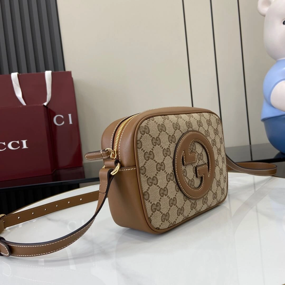 Sporty Gucci Blondie mini shoulder bag 1040