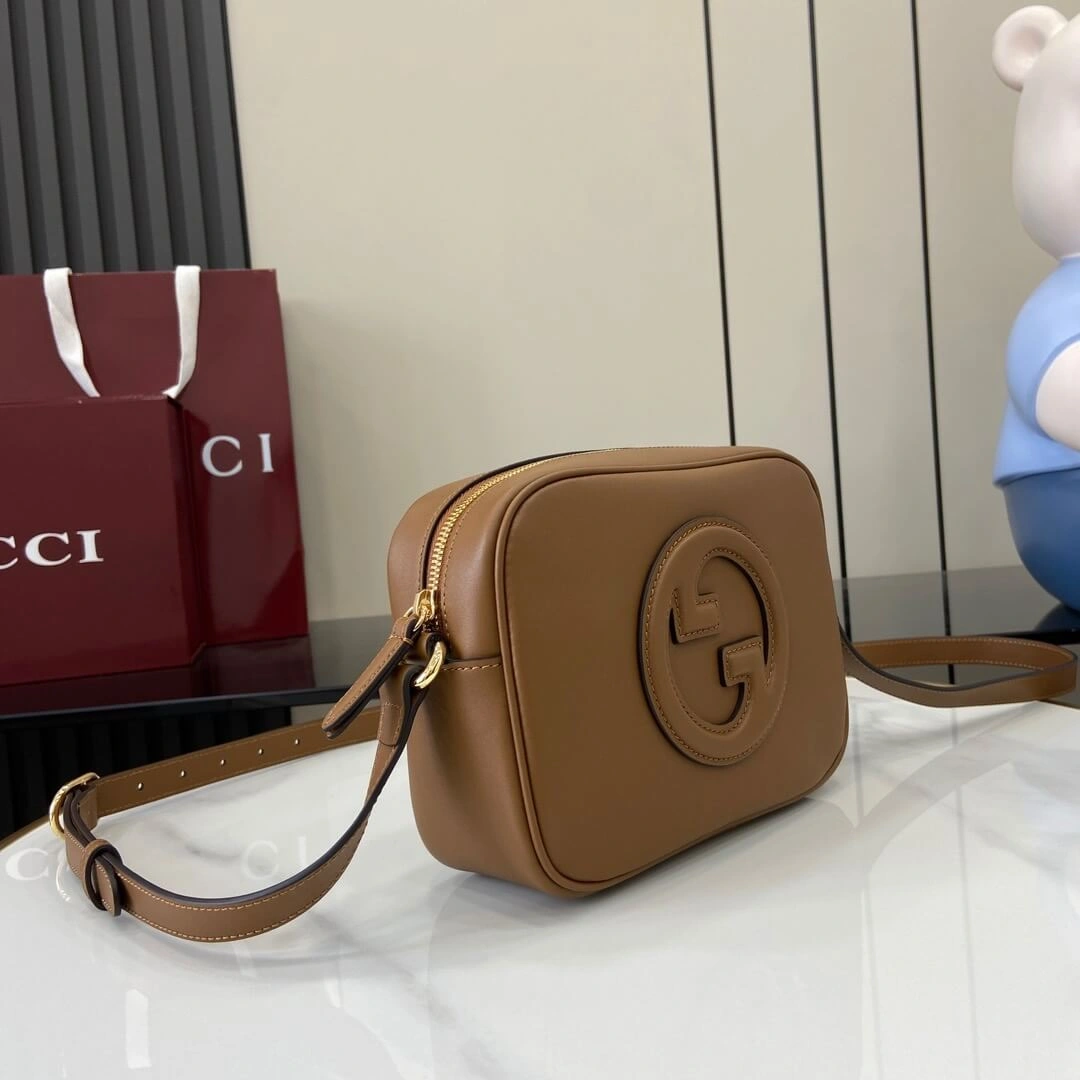 Sleek Gucci Blondie mini shoulder bag 1051