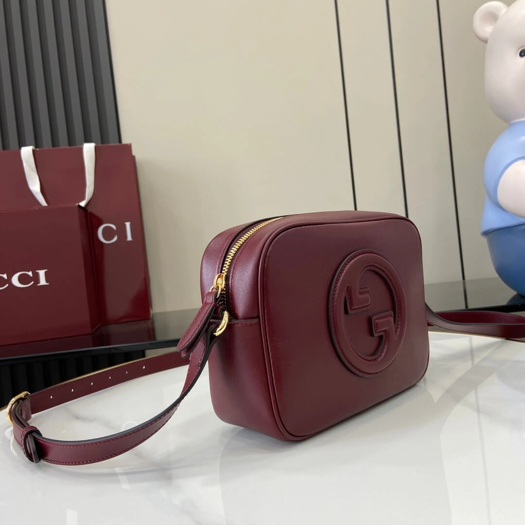 Bold Gucci Blondie mini shoulder bag 1058