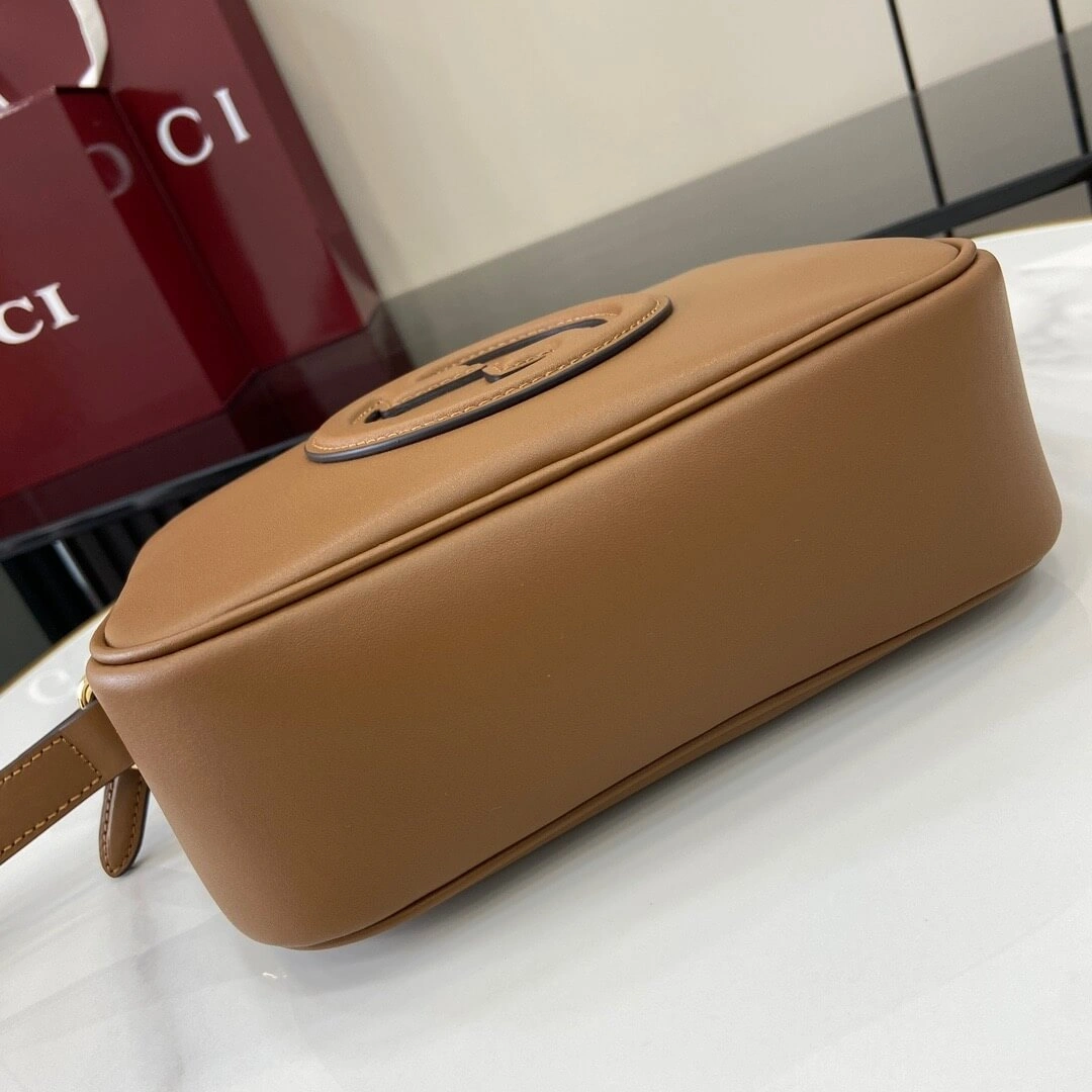 Sleek Gucci Blondie mini shoulder bag 1051
