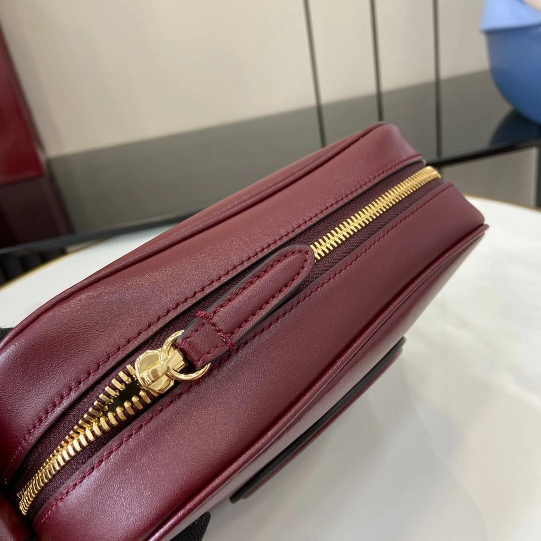 Bold Gucci Blondie mini shoulder bag 1058