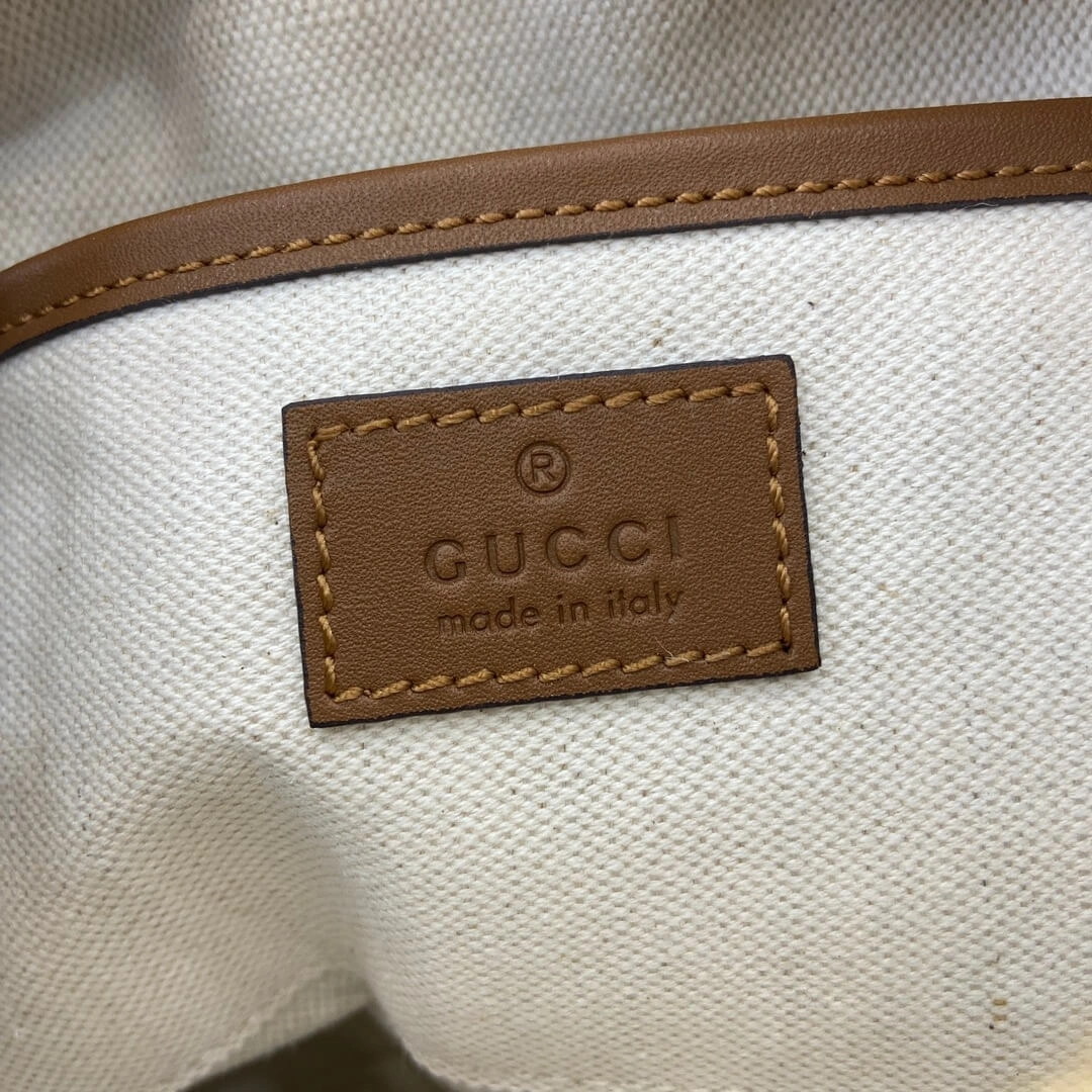 Sleek Gucci Blondie mini shoulder bag 1051