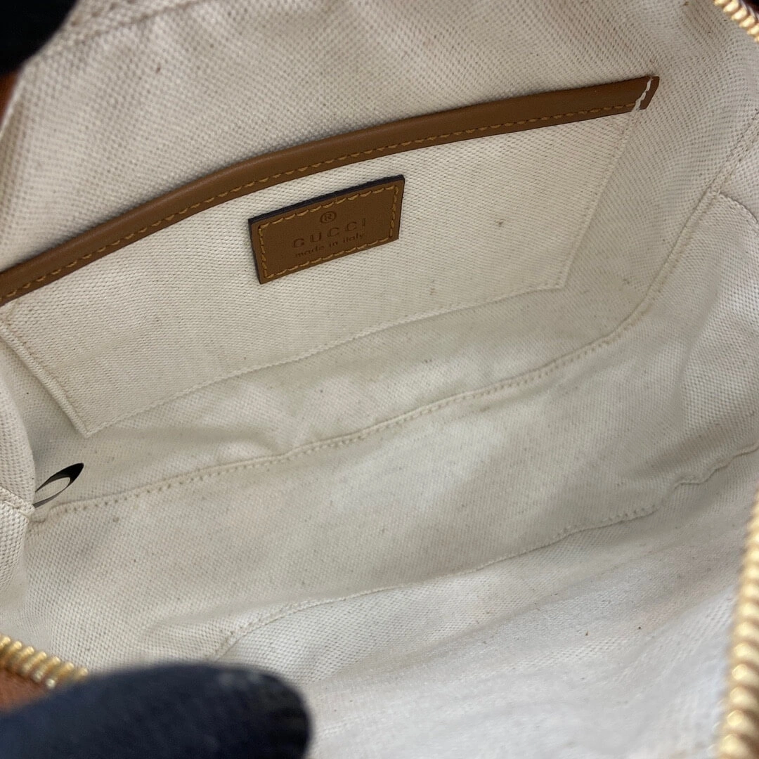 Sleek Gucci Blondie mini shoulder bag 1051
