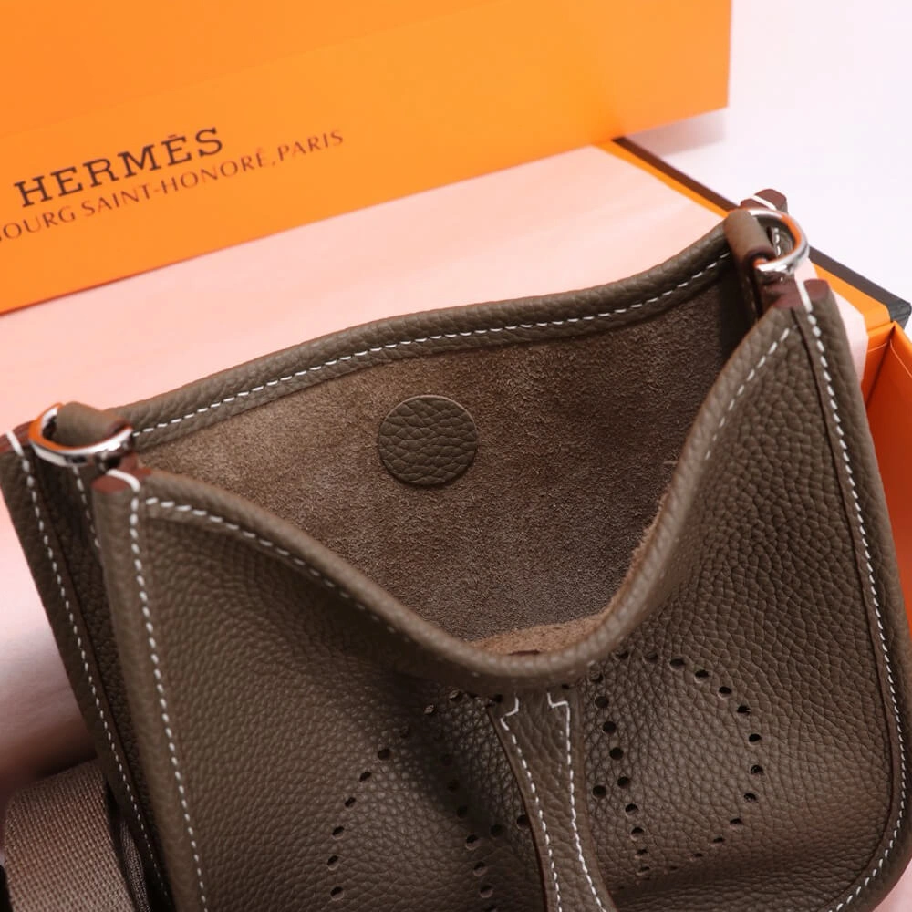 SunProtective Hermes Evelyne 1884