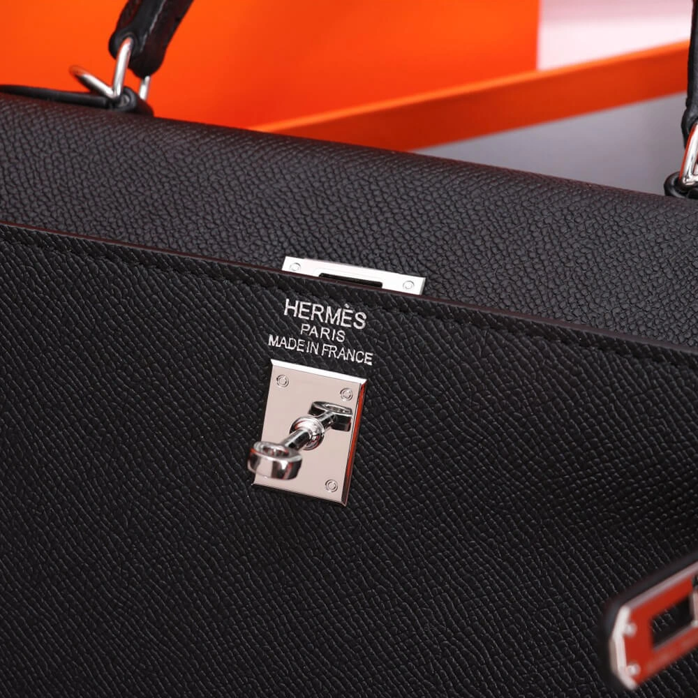 Sleek Hermes Kelly 1832