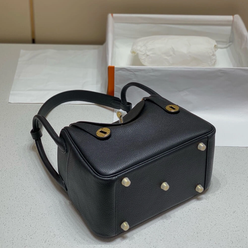 Trendsetting Hermes Lindy 1740