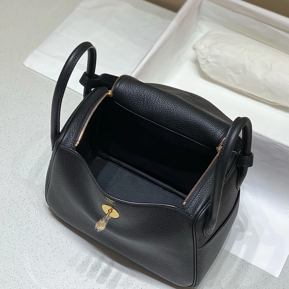 Trendsetting Hermes Lindy 1740