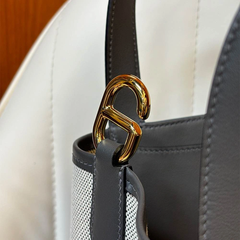 WeatherProof Hermès In-the-Loop 1711