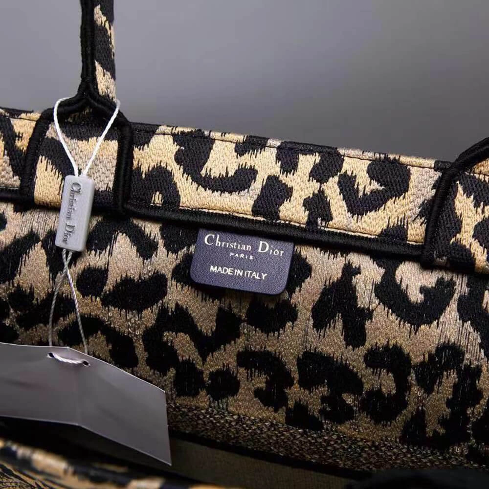 Cozy LARGE DIOR BOOK TOTE 2430