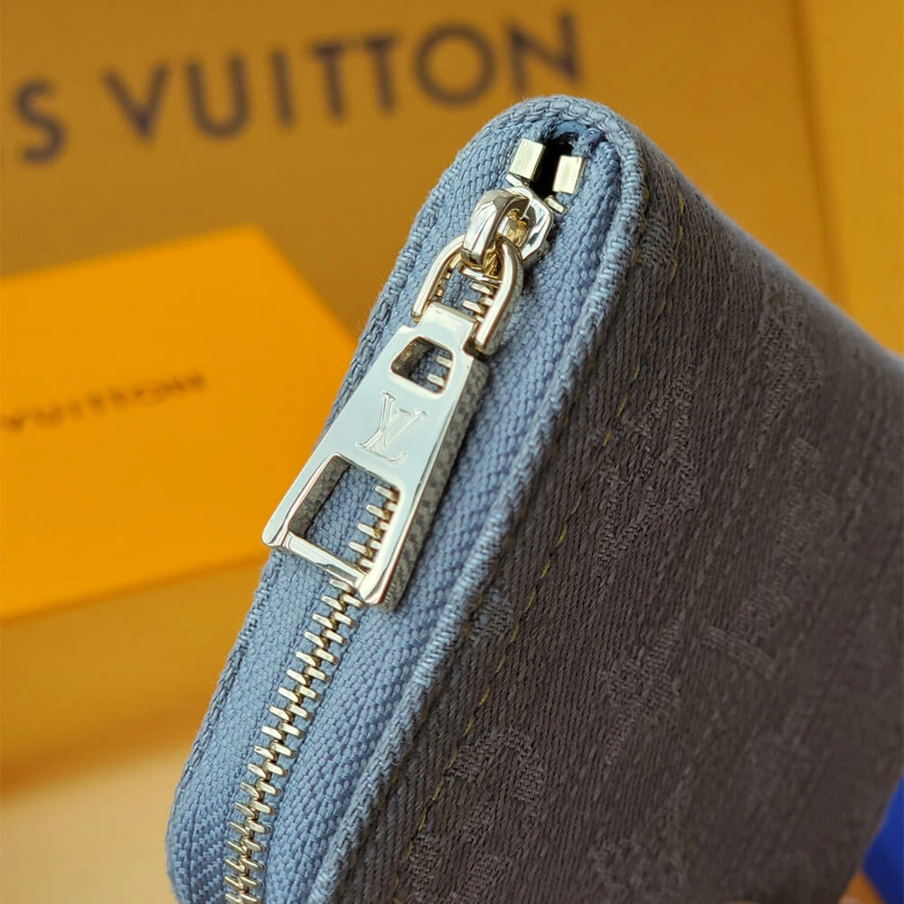 Resilient LV  Zippy Coin Purse 241