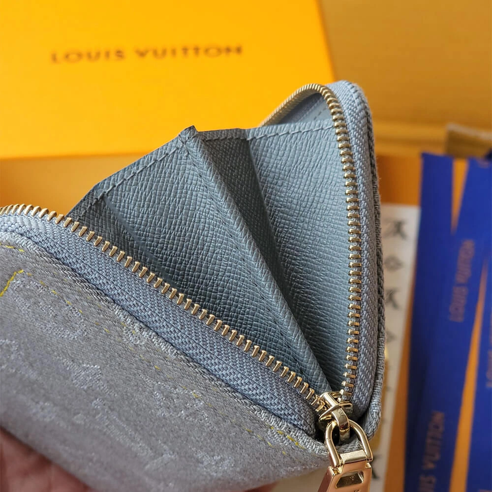 Resilient LV  Zippy Coin Purse 241